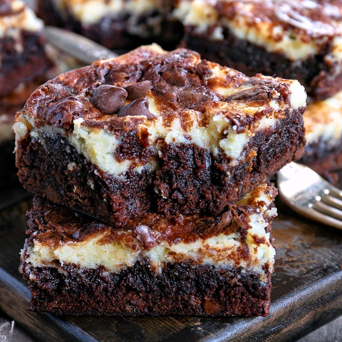 https://www.momontimeout.com/wp-content/uploads/2019/01/cheesecake-brownies-recipe-square.jpg