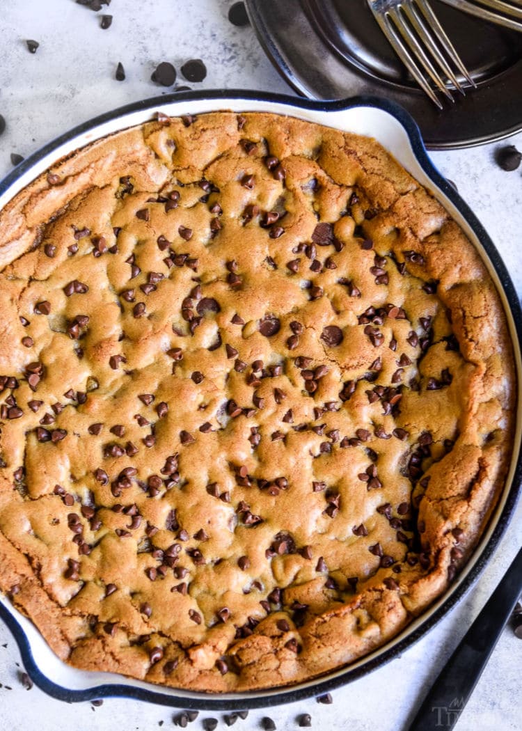 https://www.momontimeout.com/wp-content/uploads/2020/02/Chocolate-Chip-Skillet-Cookie-aka-pizookie-top-down.jpg