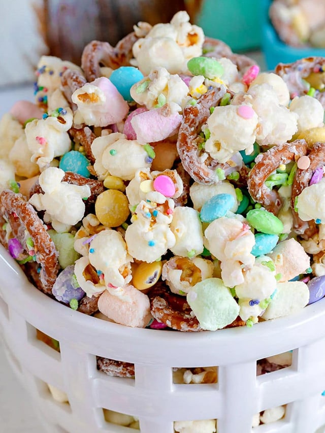 BUNNY BAIT EASTER SNACK MIX - Mom On Timeout